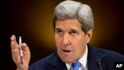 Menlu AS John Kerry memberikan kesaksian di depan komite Senat AS di Washington, Rabu (11/3).