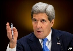ລັດຖະມົນຕີຕ່າງປະເທດສະຫະລັດ ທ່ານ John Kerry ໃຫ້ການ ຢູ່ທີ່ ລັດຖະສະພາ ໃນວໍຊິງຕັນ ເມື່ອວັນທີ 11 ມີນາ 2015 ຕໍ່ຄະນະກຳມະການ ຄວາມສຳພັນກັບຕ່າງປະ​ເທດ.