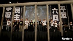 香港支联会在2015年6月4日晚在维多利亚公园举行的六四晚会，2021年能否举行目前依然是一个问号 （路透社资料照片）