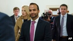 Tư liệu - George Papadopoulos, cựu cố vấn trong ban vận động tranh cử của ông Trump, người đã làm khởi động cuộc điều tra Nga can thiệp vào bầu cử Mỹ 2016, tại Điện Capitol ở thủ đô Washington, ngày 25/10/2018.