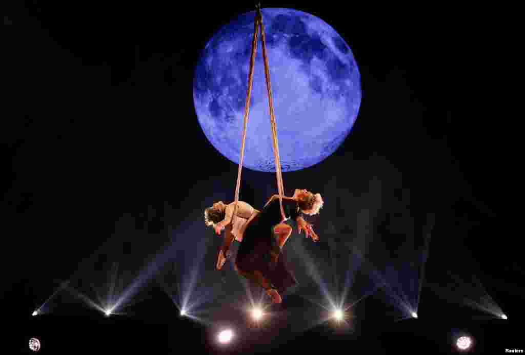 Singer Pink and her daughter Willow perform at the 2021 Billboard Music Awards at Microsoft Theater in Los Angeles, California, May 21, 2021.