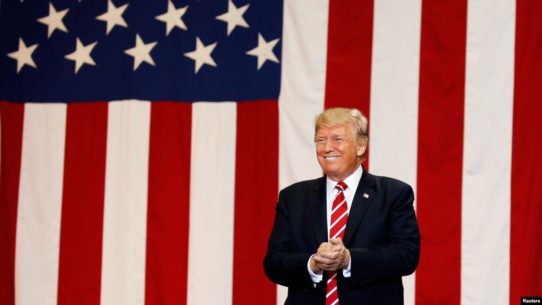 Presiden Amerika Donald Trump tiba dalam kampanye di Phoenix, Arizona, 22 Agustus 2017.