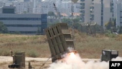 Sebuah rudal diluncurkan oleh "Kubah Besi" di Ashdod, Israel. (Foto: Dok)