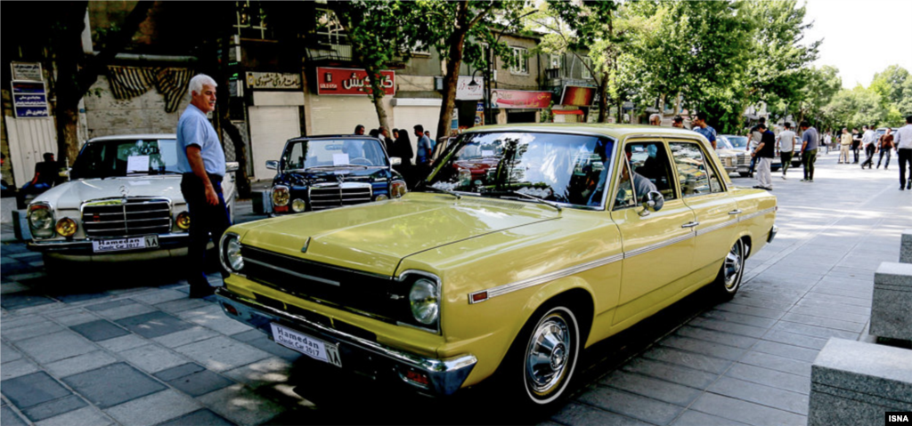 گردهمایی خودرو های کلاسیک در همدان عکس: پوریا پاکیزه 