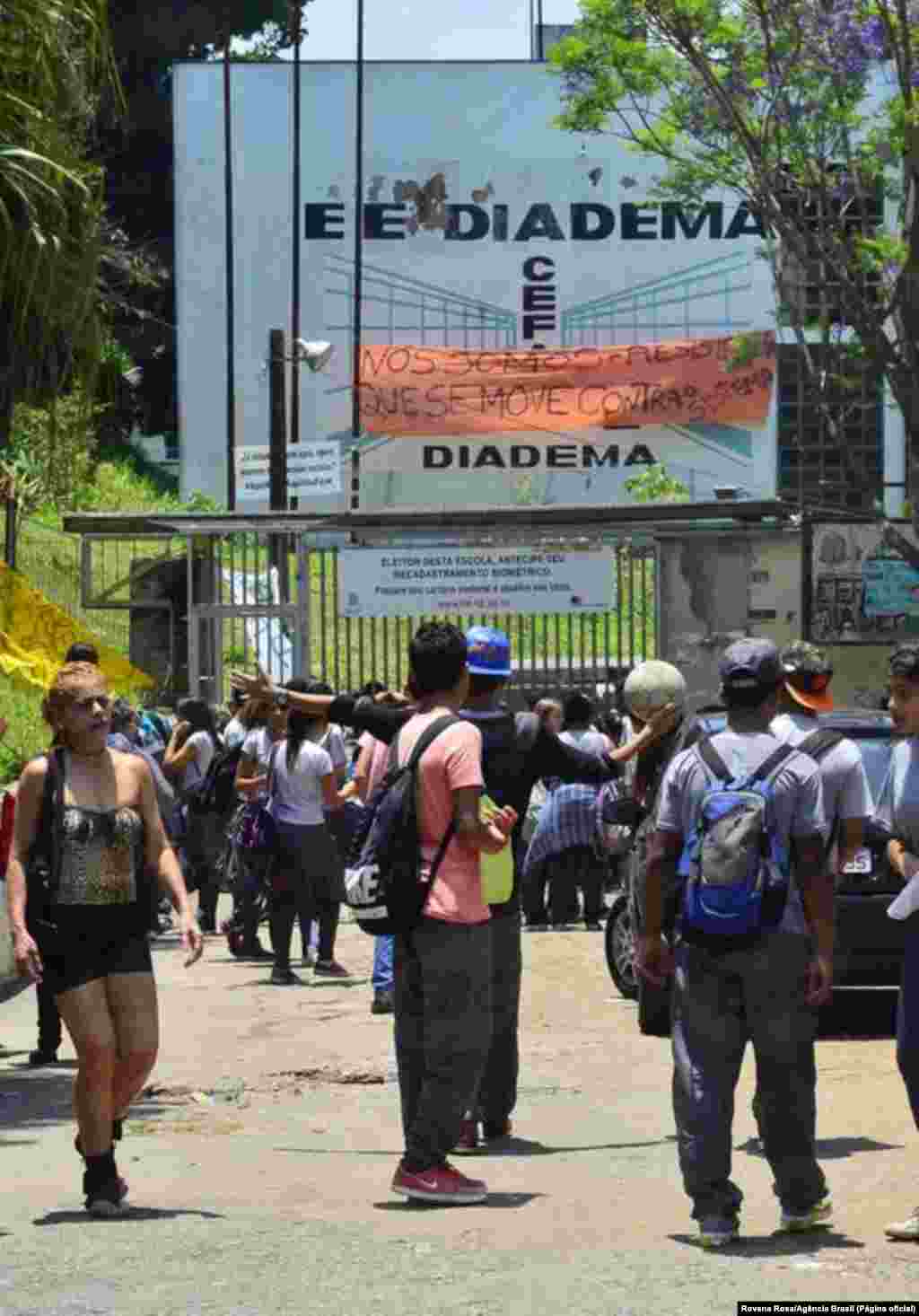 Escola Estadual Diadema, em São Paulo, ocupada por estudantes contra a reorganização escolar