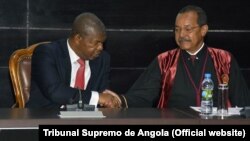 Presidente de Angola, João Lourenço, (esq.) com o então Presidente do Tribunal Supremo na abertura do ano judicial, Rui Ferreira, em 2018