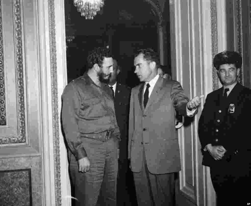 Con el vicepresidente estadounidense de entonces, Richard Nixon, en abril de 1959.