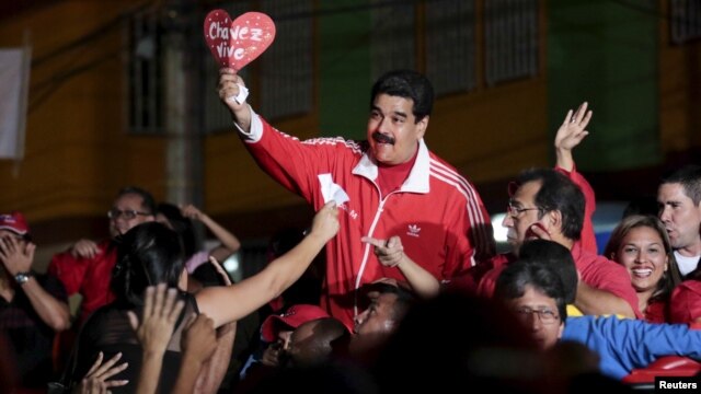 El presidente Nicolás Maduro llega a un mitin de campaña en el estado Bariñas.