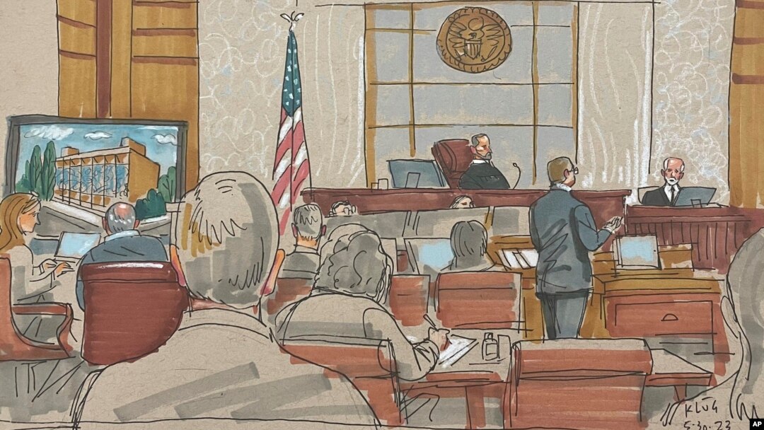 Sketsa gambar sidang pengadilan terhadap tersangka pelaku penembakan sinagoge Robert Bowers, 30 Mei 2023 lalu (foto: dok). 