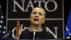Menlu AS Hillary Clinton berbicara dalam konferensi NATO di Brussels, Belgia, Rabu (5/12).