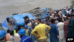 Dua kecelakaan bus terpisah yang terjadi beberapa jam berselang di Pakistan pada Minggu (25/8) menewaskan sedikitnya 36 orang dan puluhan lainnya luka-luka. (Foto: Ilustrasi/AFP)