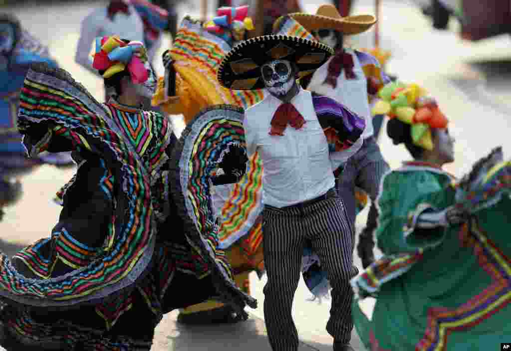 Парад до Дня мертвих у Мехіко. 28 жовтня, 2017 року.