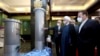 Presiden Iran Hassan Rouhani, kedua dari kanan, mendengarkan keterangan kepala Organisasi Energi Atom Iran Ali Akbar Salehi saat mengunjungi pameran pencapaian nuklir baru Iran di Teheran, Iran, 10 April 2021. (Kantor Kepresidenan Iran via AP, File)