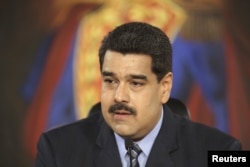 ປະທານາທິບໍດີ Venezuela ທ່ານ Nicolas Maduro ຂຶ້ນກ່າວໃນ Miraflores Palace,ໃນ Caracas, 17 ກຸມພາ, 2016.