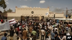 Yemenis protest in front of the U.S. Embassy during a protest about a film ridiculing Islam's Prophet Mohammed, Sanaa, Yemen, September 13, 2012. 