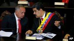 Diosdado Cabello, considerado el hombre más poderoso de Venezuela después del presidente en disputa Nicolás Maduro, se reunió el mes pasado en Caracas con una persona que está en contacto cercano con el gobierno del presidente estadounidense Donald Trump, según informó AP.