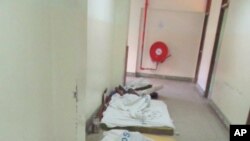 Wagonjwa kwenye hospitali ya Muhimbili wamelazwa chini kutokana na ukosefu wa huduma