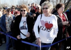 Jo Ann Taylor of Louisiana, front right, waits to enter expanded Graceland.