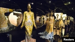 "China: Melalui Gelas Kaca“ adalah pameran yang paling banyak dikunjungi di Institute of Costume, di Museum Seni Metropolitan New York musim panas tahun ini (foto: dok).