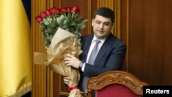 Newly-appointed Ukrainian Prime Minister Volodymyr Groysman holds a bouquet of flowers at the parliament in Kyiv, Ukraine, April 14, 2016.
