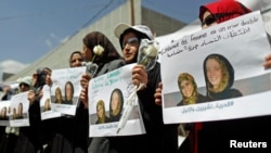 Women hold posters of Frenchwoman, Isabelle Prime (R) and her Yemeni translator Shereen Makawi, during a protest to demand their release, in San'aa, Yemen, March 9, 2015.