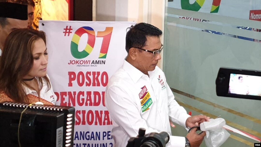 Ketua Harian Tim Kampanye Nasional (TKN) Jokowi-Ma'ruf, Moeldoko saat meresmikan Posko Pengaduan Nasional Kecurangan Pilpres di Jakarta (9/4). (Foto: VOA/Sasmito)