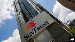 Tanto BB&T como SunTrust llamaron el negocio como una fusión de iguales, valorada en $ 66 mil millones.
