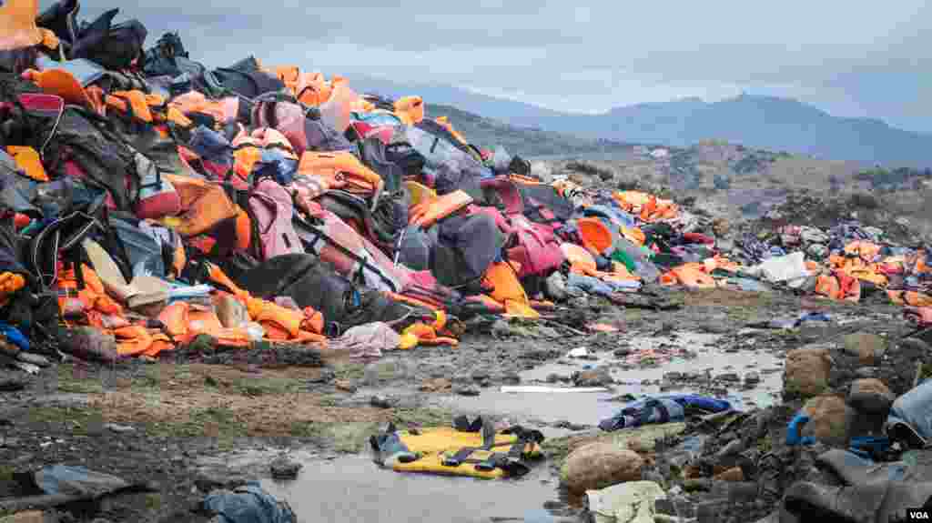 Thousands of life jackets, discarded by refugees upon arrival in Lesvos, Greece, have been gathered together in the north of the island. (J. Owens / VOA)