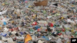 Des tonnes de sacs plastiques à Bombay, Inde, le 4 juin 2018