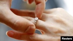 جان گاتمن می‌گوید، اختلافات بزرگ باعث شکست زندگی زناشویی نمی‌شوند، بلکه نحوه برخورد با اختلافات است که منجر به جدایی خواهد شد.