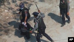မတ်လ ၆ ရက်နေ့က ဆန္ဒပြသူများကို ရဲ ဖမ်းဆီးနှိမ်နင်းနေ 