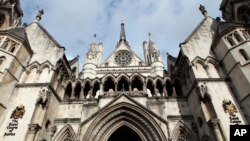 Vista del exterior de los Tribunales Reales de Justicia, que alberga el Tribunal Superior, en Londres, el miércoles 3 de octubre de 2012.