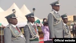 Shugaban Hukumar Kwastam ta Najeriya, Abdullahi Dikko Inde, tare da wasu manyan jami'an hukumar 