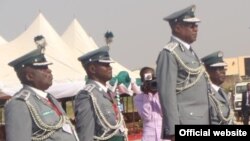 Shugaban Hukumar Kwastam ta Najeriya, Abdullahi Dikko Inde, tare da wasu manyan jami'an hukumar (Nigerian customs and excise boss, Abdullahi Dikko Inde)