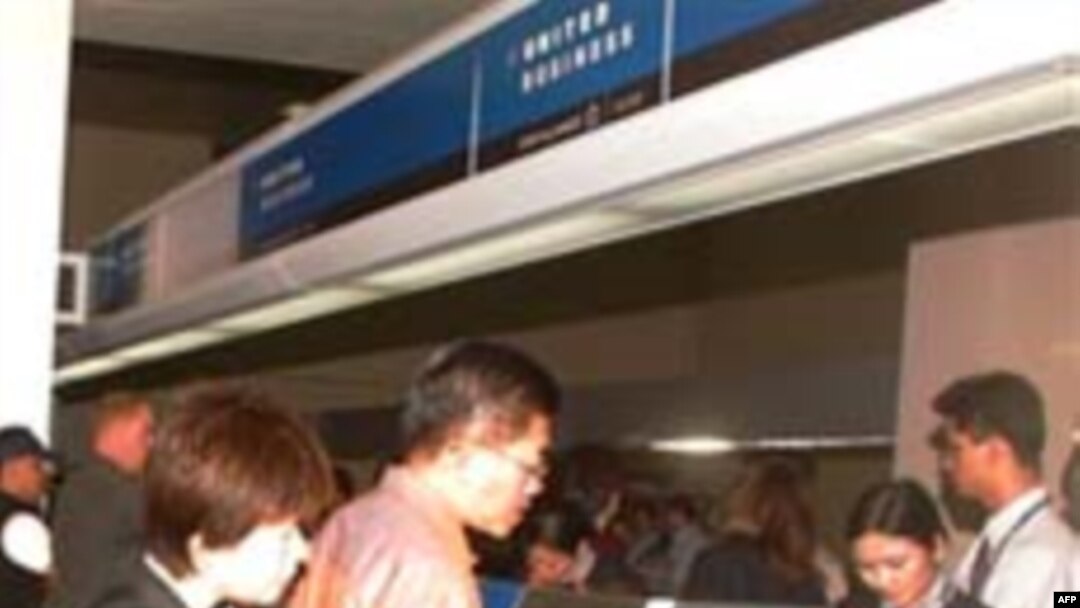 Việt kiều về nước tại phi trường Tân Sơn Nhất. Hình minh họa.