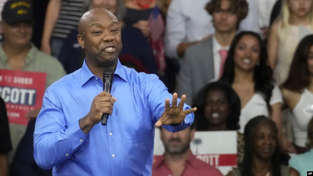 Senator AS Tim Scott dari South Carolina (fraksi Republik), mengumumkan pencapresannya di North Charleston, S.C., hari Senin (22/5). 