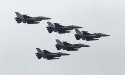 Taiwan Air Force's F-16 fighter jets fly during the annual Han Kuang military exercise at an army base in Hsinchu, northern Taiwan, July 4, 2015.