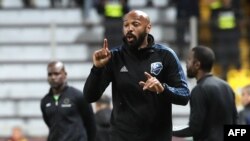 Thierry Henry, coach de l'Montreal Impact donne des instructions à ses joueurs lord du match contre Deportivo Saprissa, San Jose, le 19 février 2020.