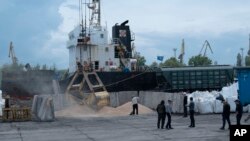 Moscou accuse Kiev d'utiliser le couloir maritime destiné jusque-là à l'exportation des céréales ukrainiennes "à des fins militaires".
