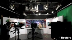 Una nueva empresa de televisión por internet, Aereo, ha prendido todas las alarmas en el mundo de la televisión estadounidense.