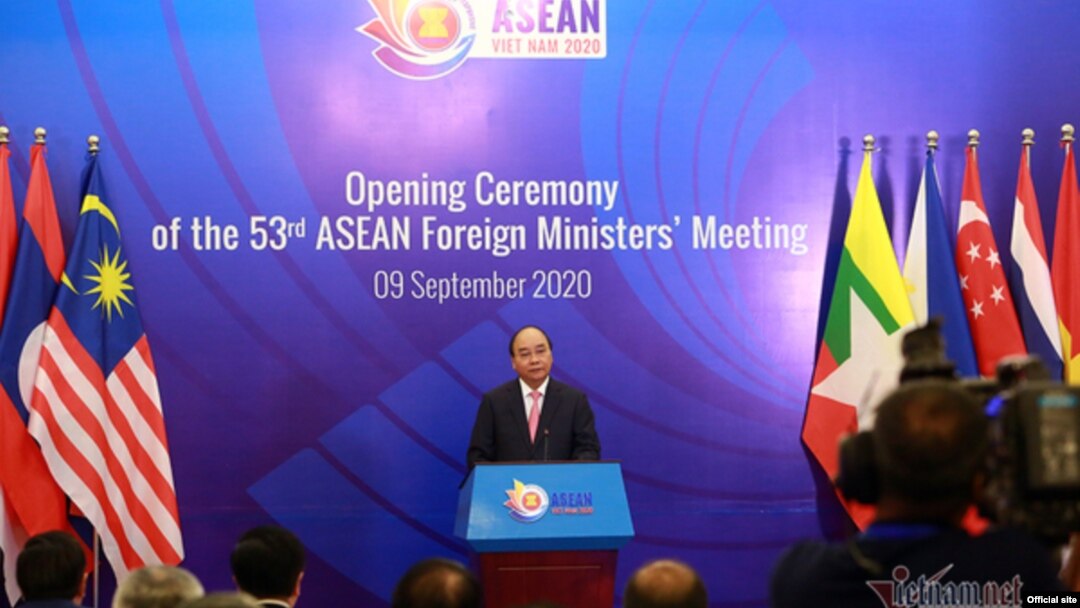 Thủ tướng Việt Nam Nguyễn Xuân Phúc phát biểu khai mạc Hội nghị Bộ trưởng Ngoại giao ASEAN - AMM 53 ngày 9/9/2020. (VNA Web Screenshot)