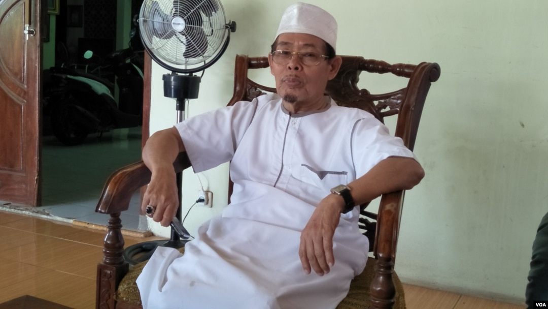 Tokoh Islam di Kampung Sawah Rahmaddin Afif (Foto: VOA/Fathiyah).
