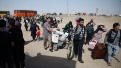 مهاجرین افغان حین عبور از مرز ایران به افغانستان