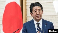 아베 신조 일본 총리가 7일 도쿄 총리 관저에서 신종 코로나바이러스 감염증(COVID-19) 사태와 관련 국가비상상태를 선포했다. 