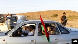 Civilians flee as forces loyal to Libya's leader Moammar Gadhafi clash with anti-Gadhafi forces in Bani Walid, September 12, 2011.