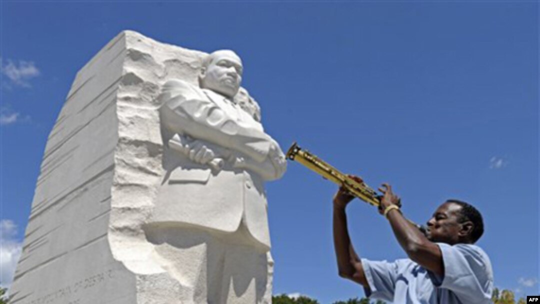 Ozodlik kuychisi Martin Lyuter King uchun yodgorlik
