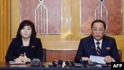 리용호 북한 외무상과 최선희 외무성 부상이 지난 2월 베트남 하노이에서 2차 미-북 정상회담 결렬에 대한 북한의 입장을 밝히는 긴급 기자회견을 했다.