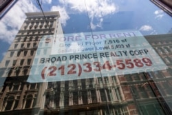 지난달 7일 미국 뉴욕 맨하탄 소호 거리의 상점에 임대 광고문이 부착돼 있다. (자료사진)