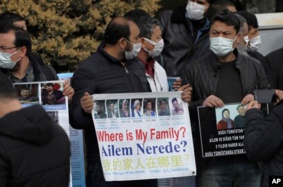 Uyğurlar Ankarada Çin səfirliyinin önündə etiraz edir
