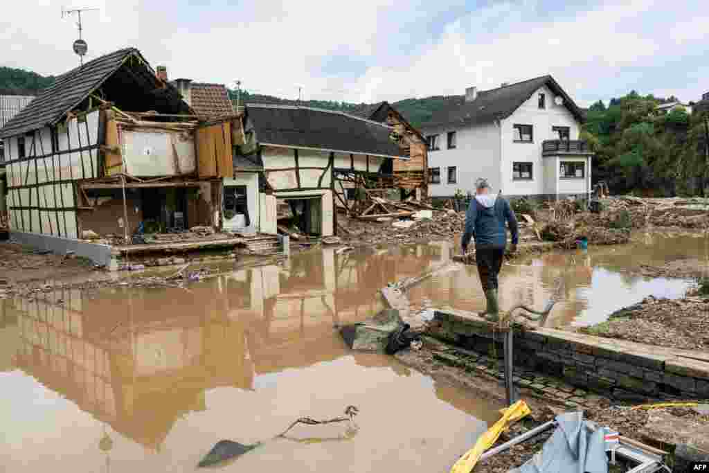 جرمنی اور بیلجیم میں سیلاب کی تباہ کاریوں کے دوران اب تک ہونے والی اموات اور املاک کو پہنچنے والے نقصان کا تخمینہ نہیں لگایا گیا۔